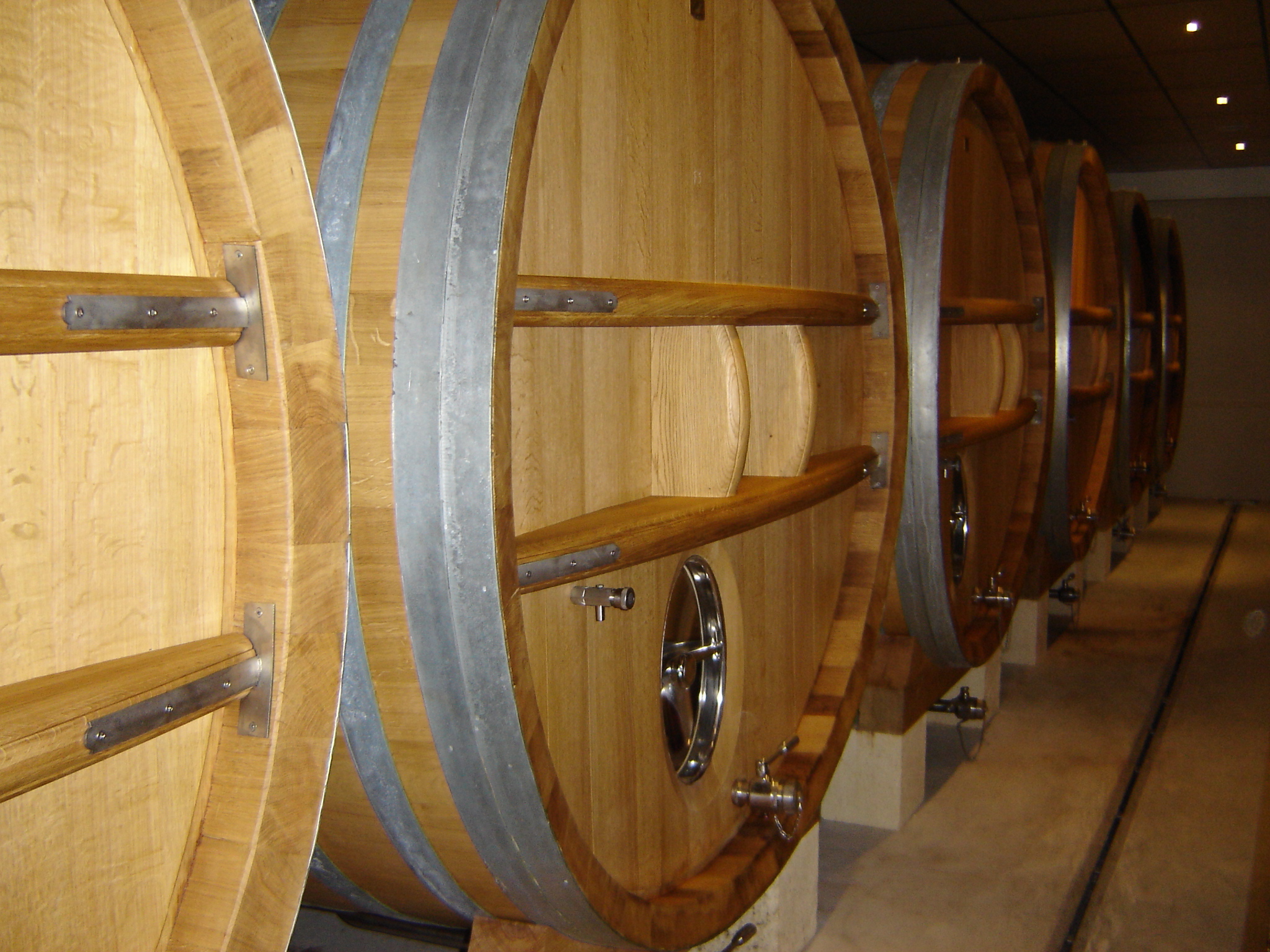 15-ageing-in-oak-barrels